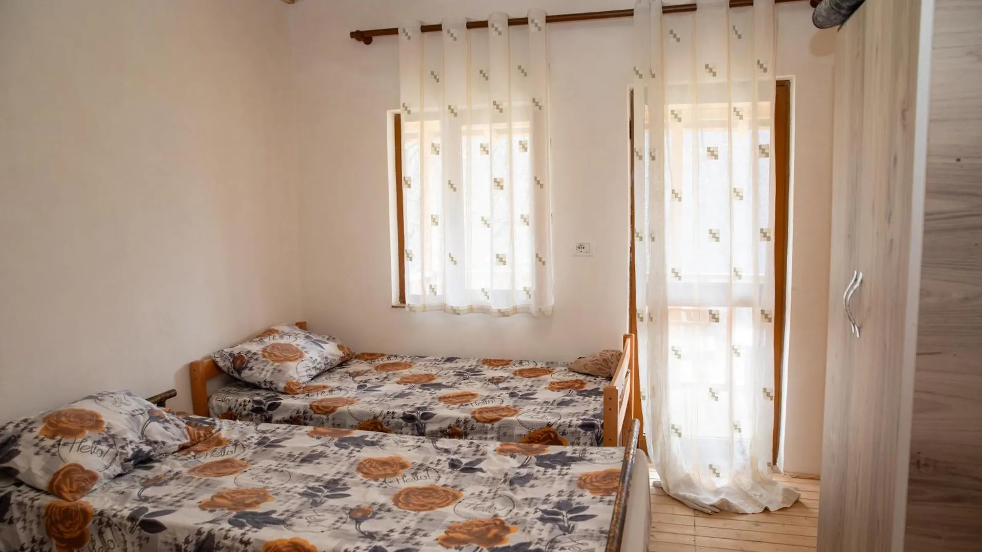 Lulebore Guesthouse Lekbibaj Albania